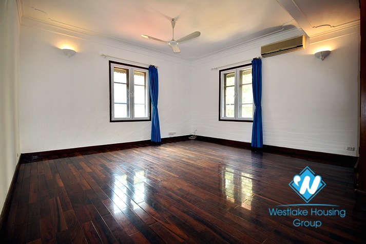 Big yard, swiming pool and five bedrooms house for rent in Tay Ho district, Ha Noi.